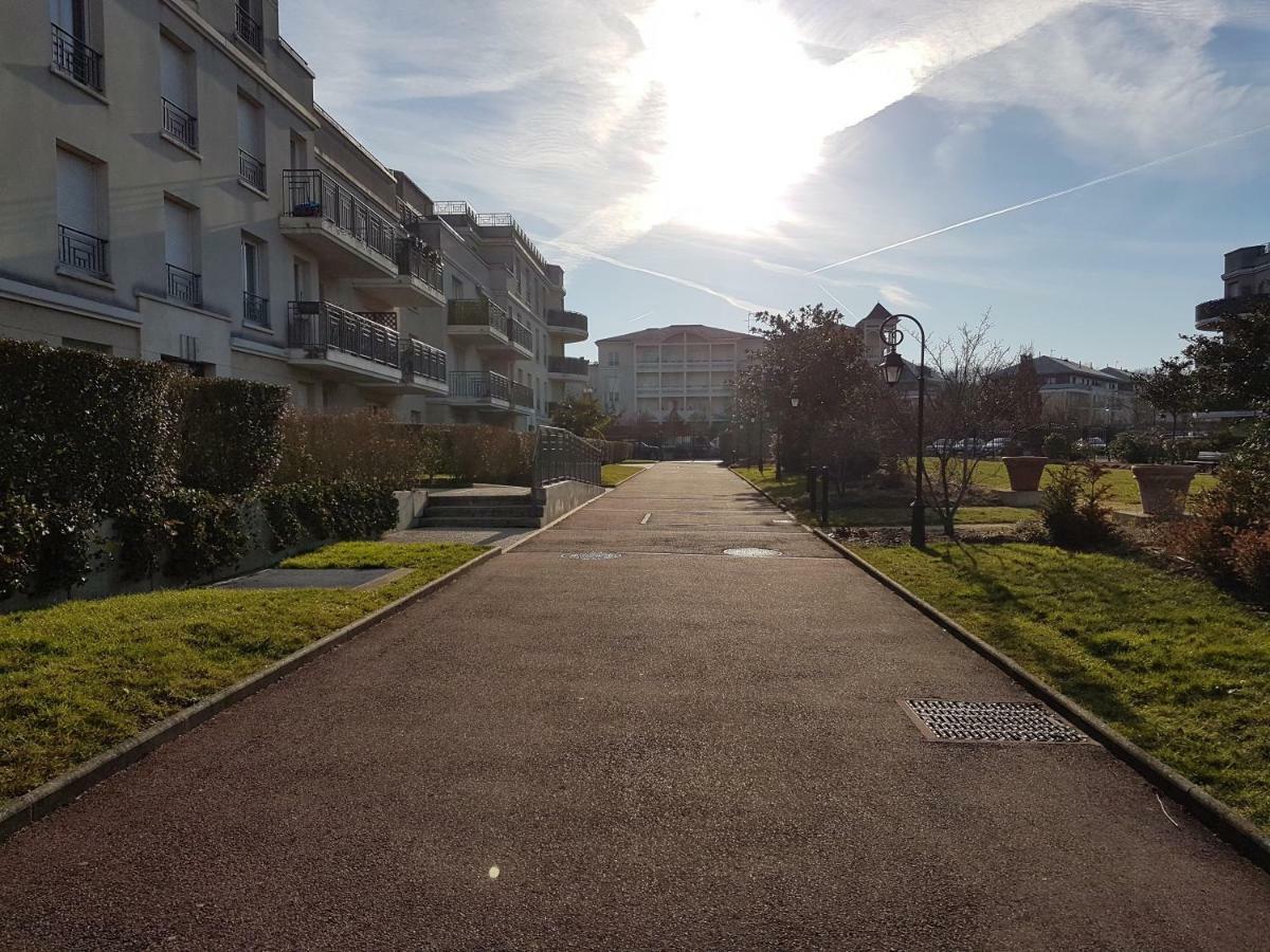 Appartement Avec Rez De Jardin A Disneyland Монтеврен Экстерьер фото